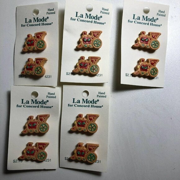 10x Vintage La Mode Christmas Train Shank Buttons Hand Painted #3602-8 - Picture 1 of 2
